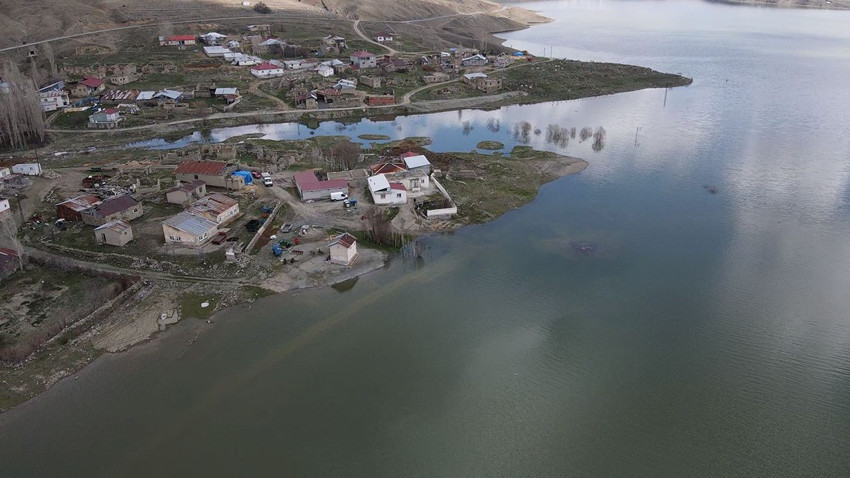 Aşırı yağışlar sonrası baraj taştı, bir köy adaya dönüştü, vatandaşlar mahsur kaldı! - Resim: 4