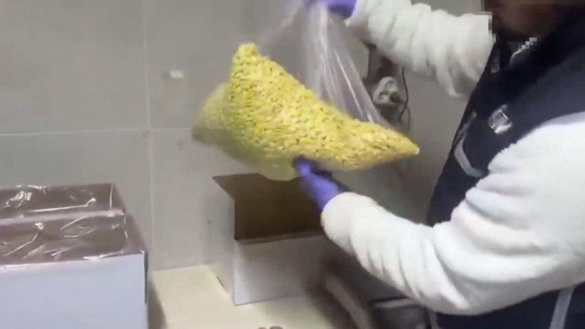 İstanbul'da akılalmaz operasyon! 1,5 milyon tanesi, 10 milyon adetlik hammadde ile ele geçirildi! - Resim: 4