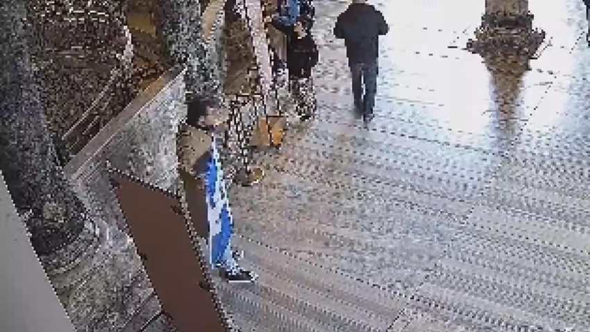 Ayasofya'da alçak provokasyon: İki Yunan turist Bizans bayrağı açtı - Resim: 4
