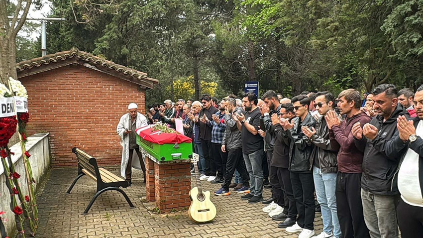 Ünlü şarkıcı Rıza Tamer'e acı veda: Gitarıyla son yolculuğuna uğurlandı - Resim: 2