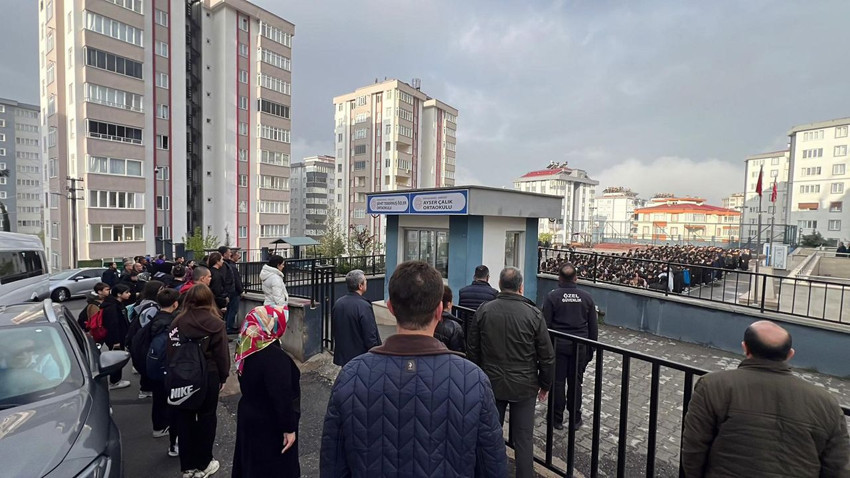 Kahramanmaraş’taki kanlı saldırı sonrası ilk zil dualarla çaldı - Resim: 2