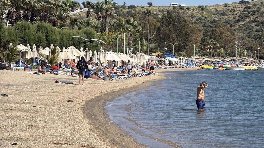 Türkiye'nin tatil cennetine yaz geldi; sahiller şenlendi - Resim: 4