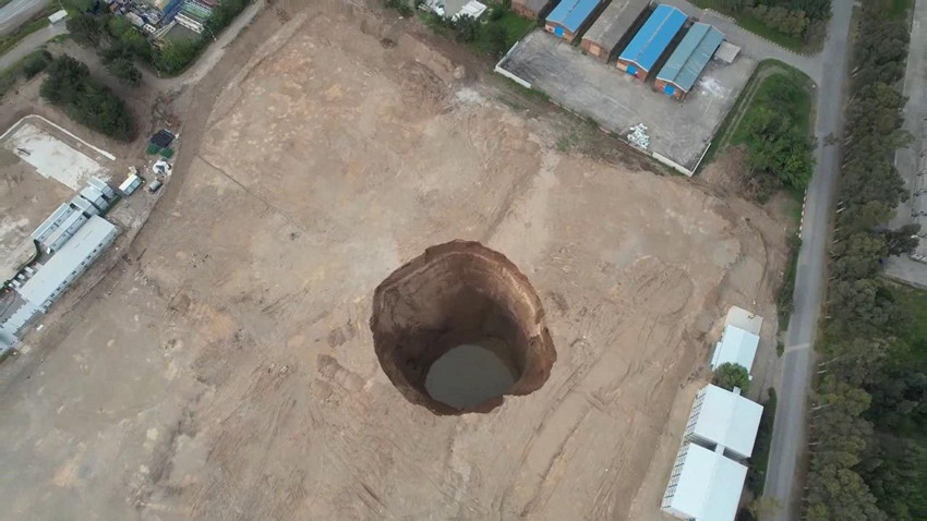 Dev obruk büyümeye devam ediyor: 9 günde 60 metreye ulaştı! - Resim: 2