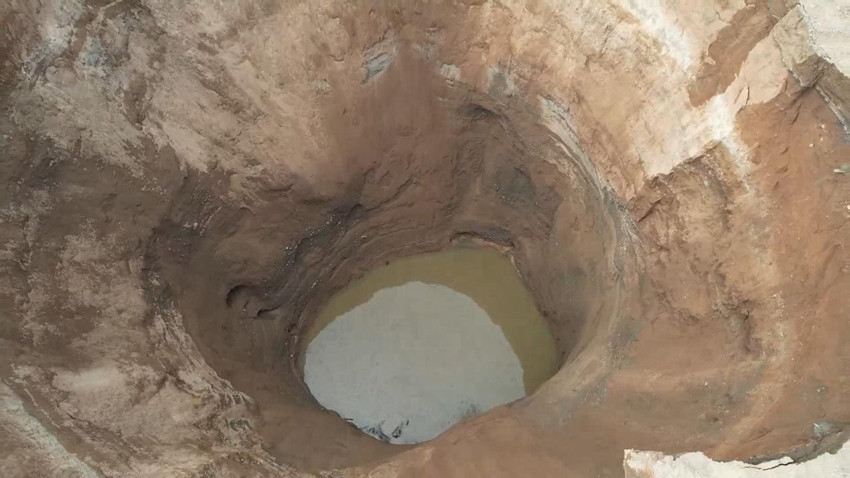 Dev obruk büyümeye devam ediyor: 9 günde 60 metreye ulaştı! - Resim: 3