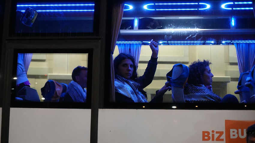İsrail'in alıkoyup işkence ettiği Sumud Filosu aktivistleri İstanbul'da - Resim: 2