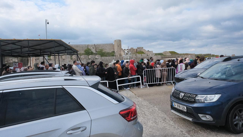 Türkiye'nin kuzey Ege'deki cennetine 3 günde tatilci akını! - Resim: 2