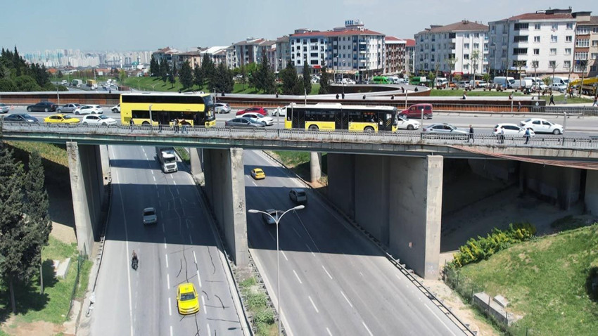 Her gün binlerce kişinin geçtiği köprüde korkutan manzara - Resim: 3