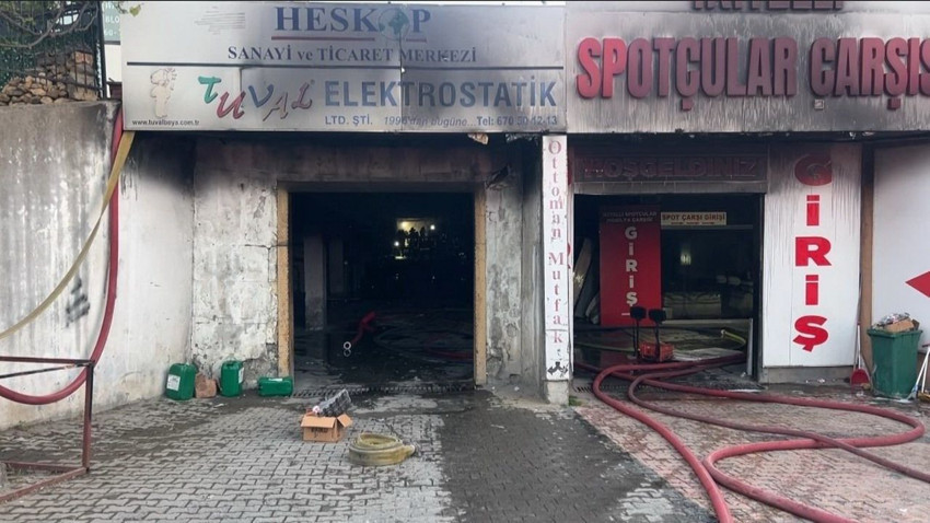 İstanbul'da parfüm fabrikasında büyük yangın: Sabah kada patlamalarla birlikte alev alev yandı! - Resim: 2