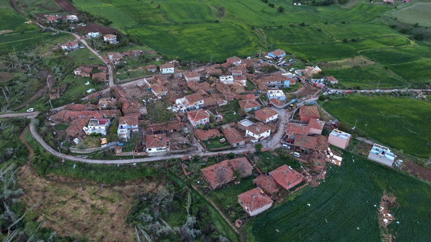 Çorum'da hortum dehşetinin yaşandığı köydeki yıkım havadan görüntülendi - Resim: 3