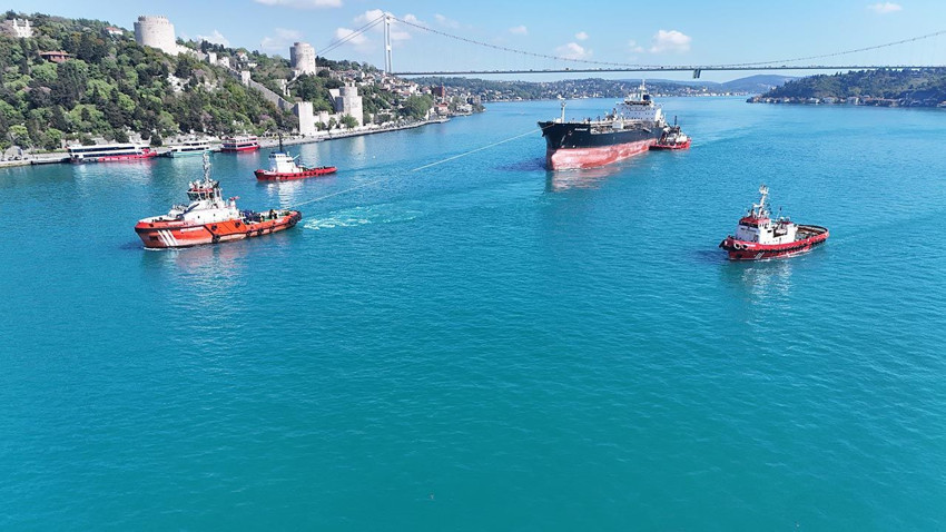 İstanbul Boğazı, saldırıya uğrayan gemi için trafiğe kapatıldı - Resim: 2