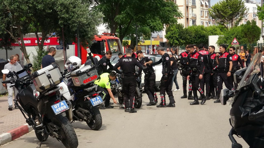 Antalya'da ihbara koşan Yunus Timine otomobil çarptı: 2 polis memuru yaralandı - Resim: 2