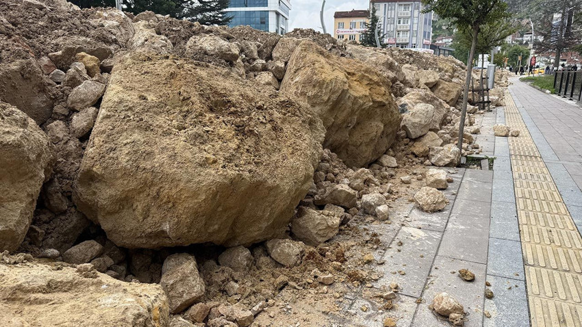 Bir şehir alarmda: Dev kayalarla 9 kilometrelik set çekildi! - Resim: 2