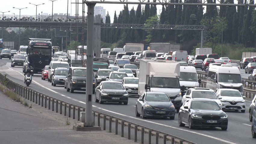 İstanbul'dan kaçış başladı: Trafik kilit! - Resim: 3