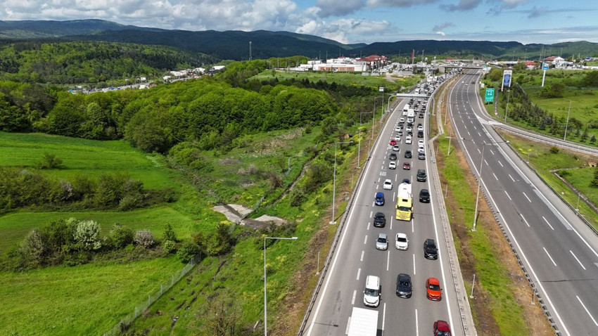 Kurban Bayramı trafiği Bolu Dağı'nı kilitledi: Kilometrelerce tatilci kuyruğu kamerada! - Resim: 3