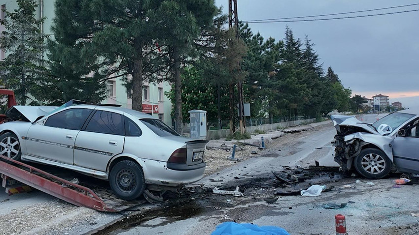 İki otomobil kafa kafaya çarpıştı: Ölü ve yaralılar var - Resim: 4