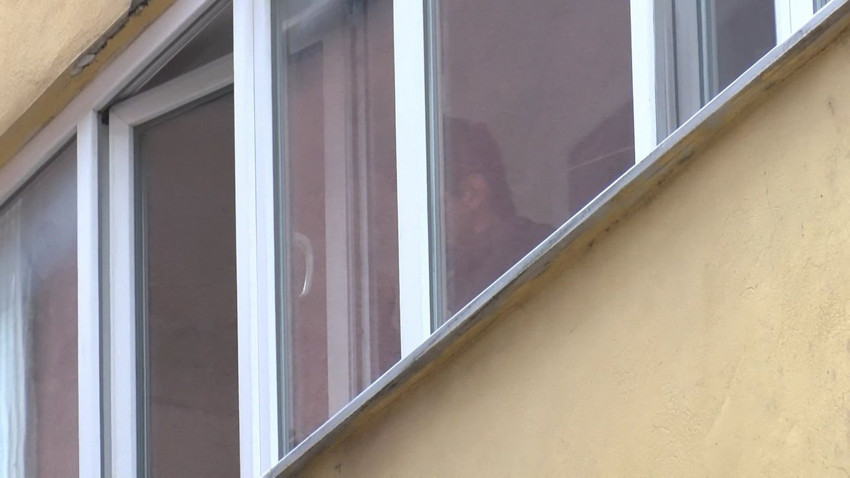 İstanbul rehine operasyonu: Annesini rehin alan şüpheli balkondan girilerek yakalandı - Resim: 4