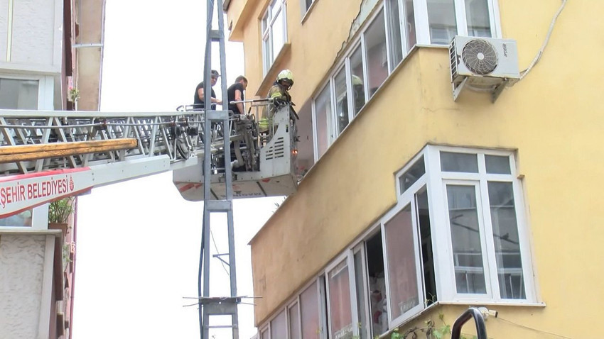 İstanbul rehine operasyonu: Annesini rehin alan şüpheli balkondan girilerek yakalandı - Resim: 2
