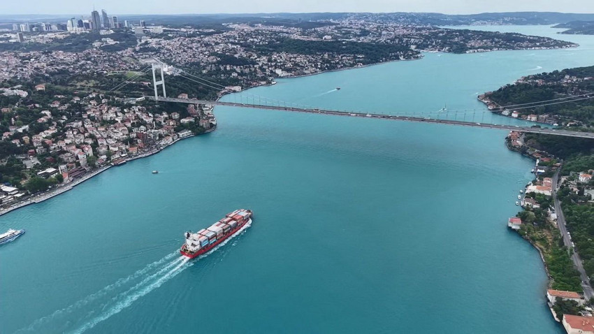 İstanbul Boğazı'nda turkuaz ölen: Bayramın son gününde eşsiz manzara havadan görüntülendi - Resim: 2
