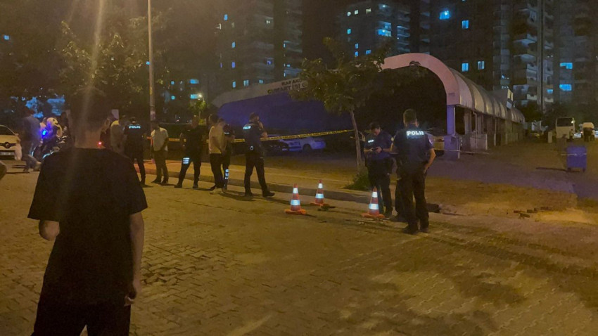 Sokak ortasında silahlı çatışma! Araya giren bir kadın öldü, oğlu yaralandı! - Resim: 2