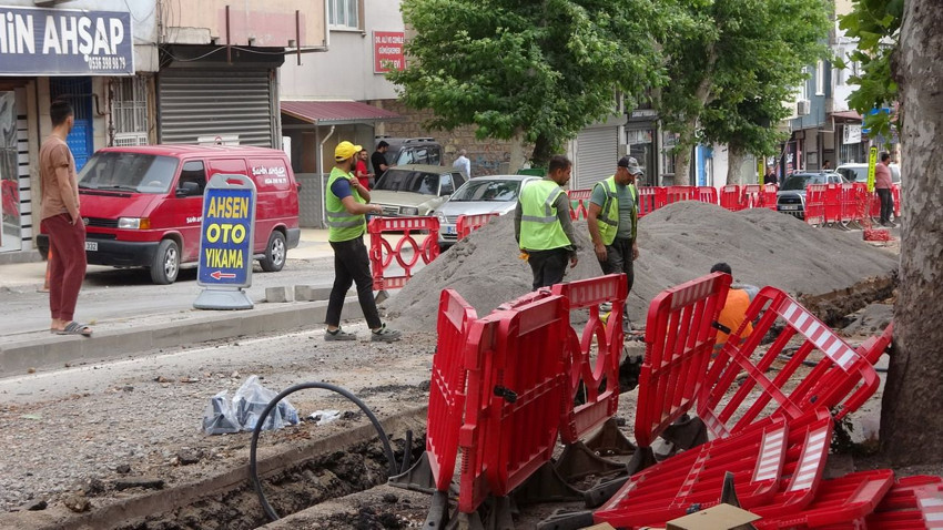 Kahramanmaraş'ta büyük patlama! Vatandaş deprem paniğiyle soluğu sokakta aldı - Resim: 2
