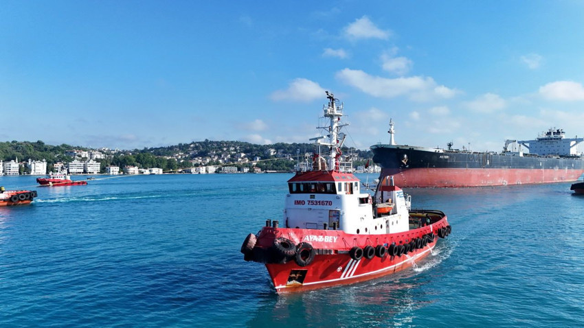 Karadeniz'de vurulan tanker İstanbul Boğazı'nda... Hasar havadan görüntülendi! - Resim: 4