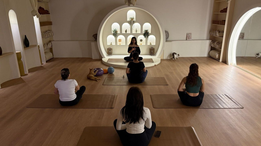 Bu da ''Patili Yoga'' projesi: Kadınlar engelli kedilerle yoga yaptı - Resim: 2
