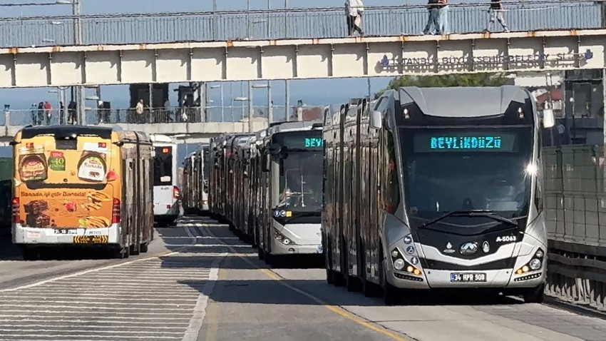 Avcılar'da metrobüs yangını: Yolcular tahliye edildi - Resim: 4