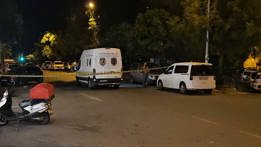 İstanbul'da parkta silahlı saldırı: 3'ü ağır 5 yaralı, saldırganların aracı yanmış halde bulundu - Resim: 2