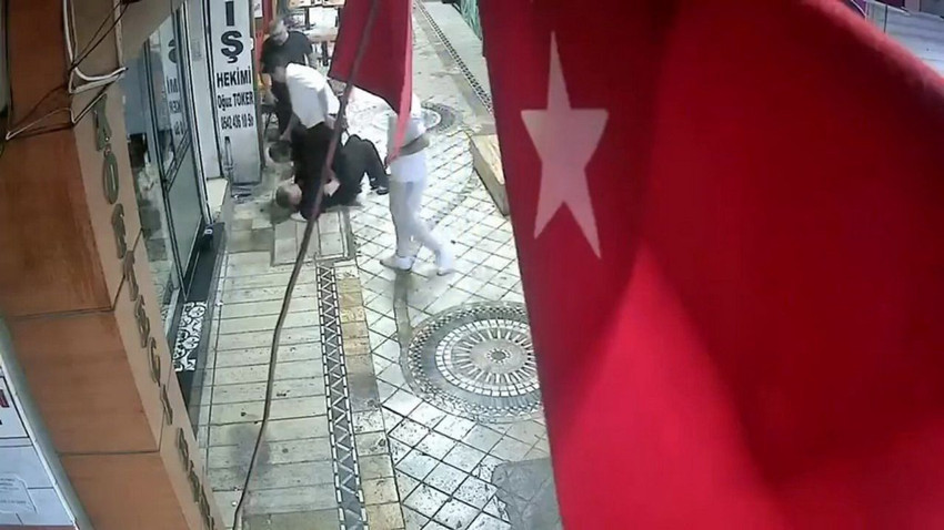 Sokak ortasında öldüresiye darp kamerada! Şikayetçi olmasına rağmen serbest kaldılar! - Resim: 2