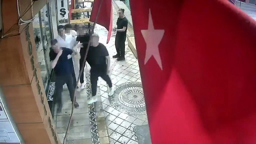 Sokak ortasında öldüresiye darp kamerada! Şikayetçi olmasına rağmen serbest kaldılar! - Resim: 3