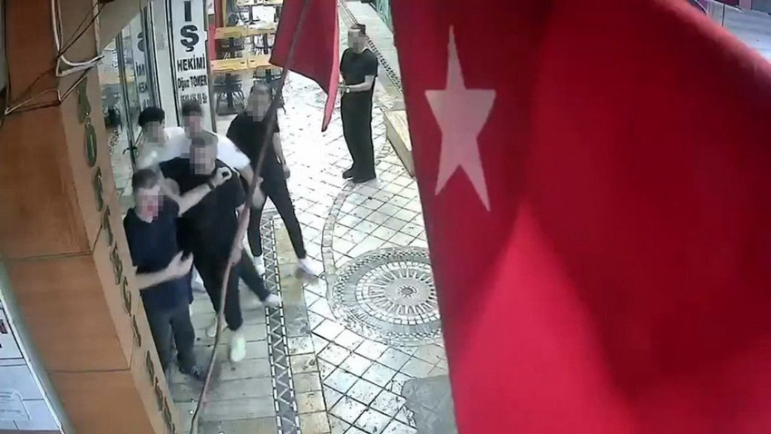 Sokak ortasında öldüresiye darp kamerada! Şikayetçi olmasına rağmen serbest kaldılar! - Resim: 4