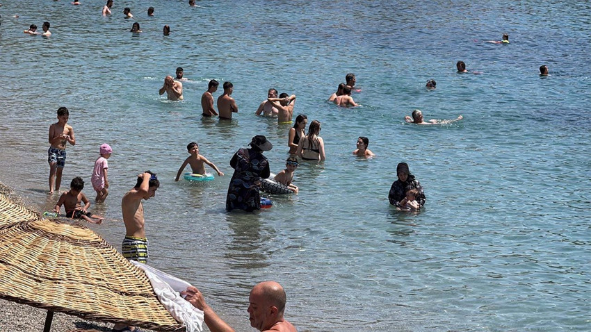 Okullar tatil olmadan sezon başladı: Sahiller cıvıl cıvıl! - Resim: 3
