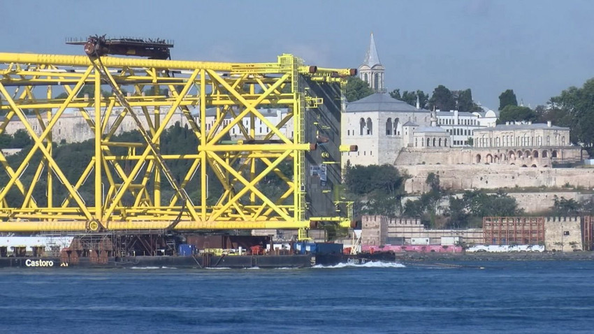 İstanbul Boğazı'nda 350 metrelik bir dev! Boğaz trafiği çift yönlü kapatıldı - Resim: 2