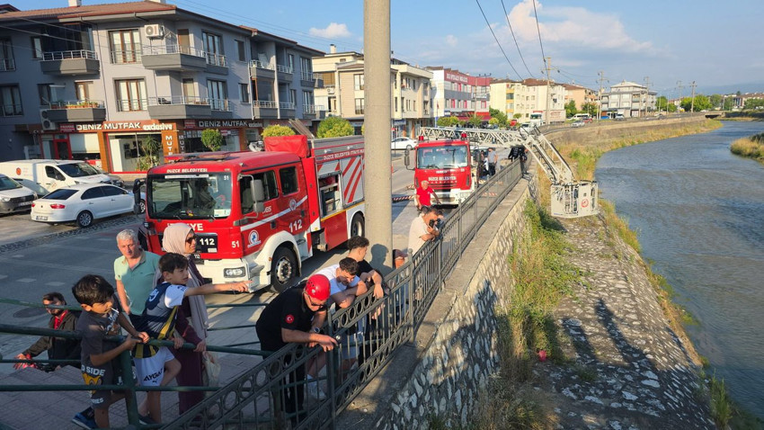 Genç kız selfie çekmek isterken köprüden aşağı uçtu! - Resim: 2