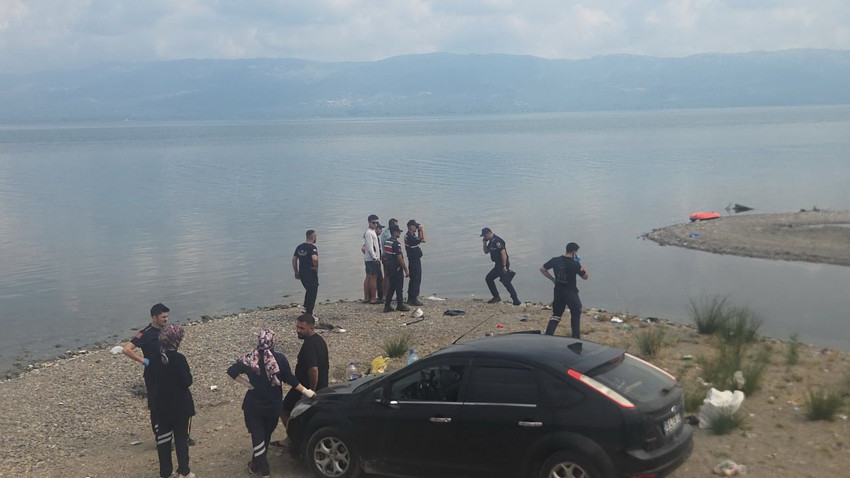 İznik Gölü'nde facia... Göle girdikten sonra kaybolan 2 gencin cansız bedenine ulaşıldı - Resim: 4
