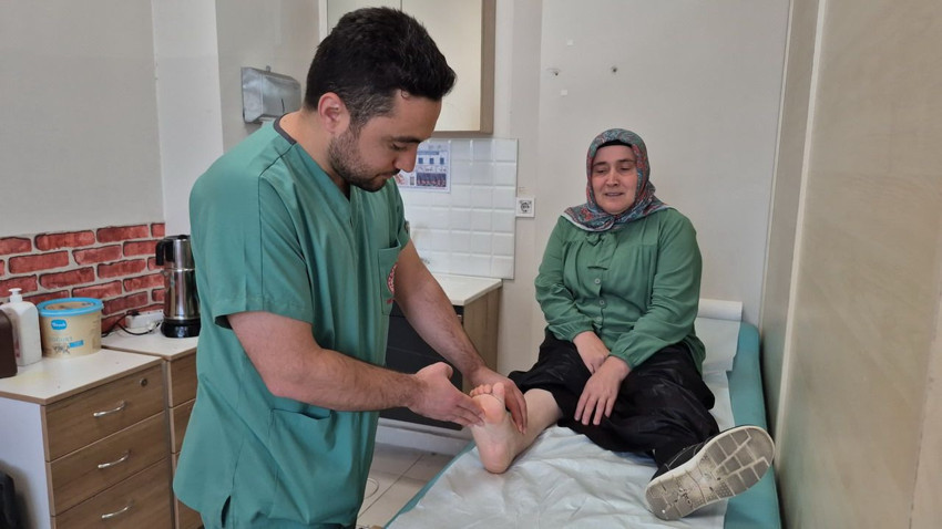 Çocukken akranları alay etmişti.... Tam 51 yaşında ilk kez ayakkabı giyebildi - Resim: 2