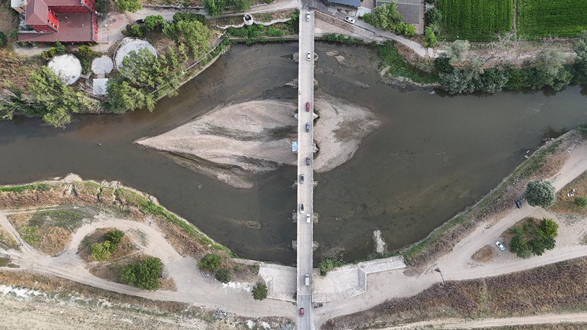 Tunca Nehri'nde sular çekildi, ortaya çıkan manzara isyan ettirdi - Resim: 2