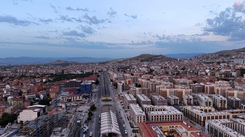 Asrın felaketinde yerle bir olmuştu: Tarihi çarşı yeniden ayağa kaldırıldı - Resim: 3