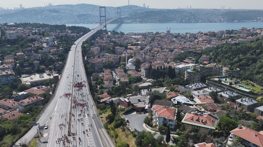 İstanbul'da 15 Temmuz Şehitler Köprüsü'nde 15 Temmuz'un 10. yılında binlerce kişi buluştu! - Resim: 3