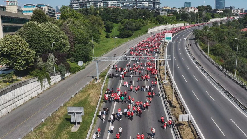 İstanbul'da 15 Temmuz Şehitler Köprüsü'nde 15 Temmuz'un 10. yılında binlerce kişi buluştu! - Resim: 2