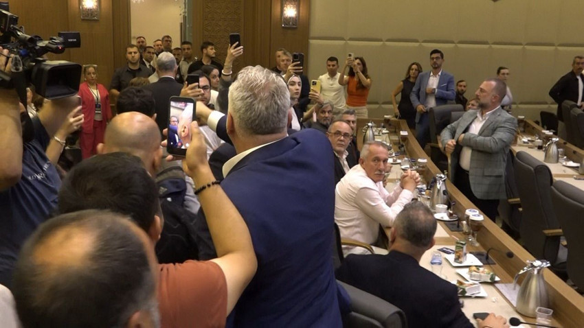 AK Partili ismin sözleri ortalığı karıştırdı, CHP'li isim su bardağını fırlattı! - Resim: 4