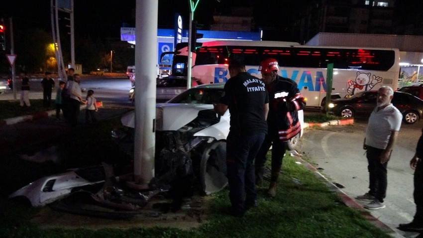 Malatya'da akılalmaz kaza: Yaralı sürücü ambulanstan kaçtı - Resim: 3
