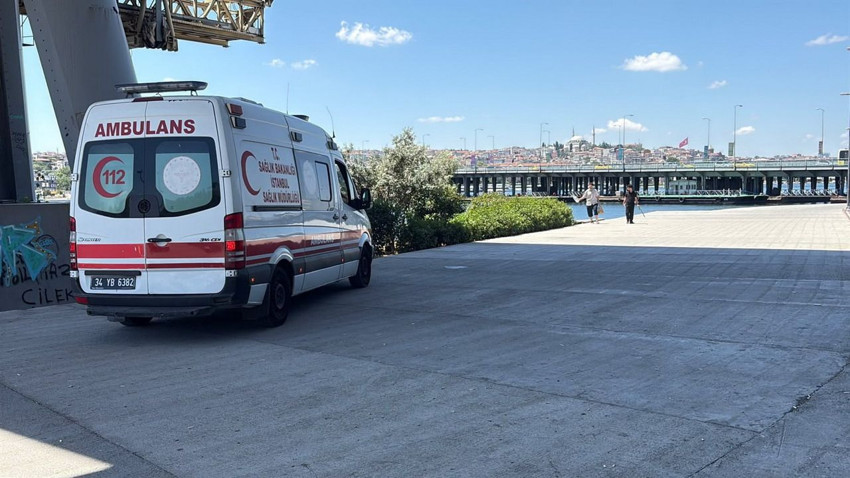 Haliç'teki tekne kazası kamerada: Köprüye çarpan tur teknesinden düşen bir kişi ölmüştü... - Resim: 2