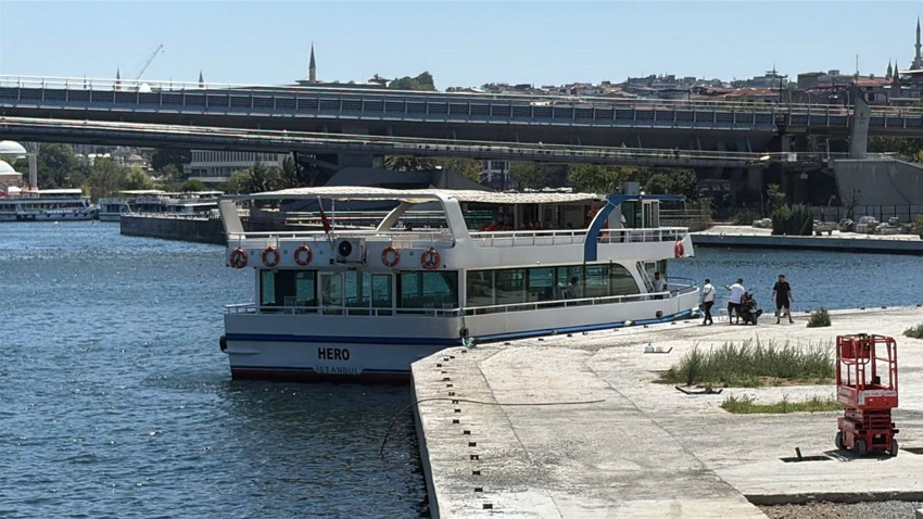 Haliç'teki tekne kazası kamerada: Köprüye çarpan tur teknesinden düşen bir kişi ölmüştü... - Resim: 4