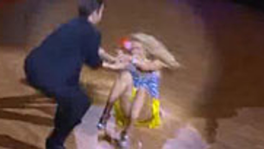 Seksi spiker Burcu <font color=red>nazara geldi</font> ! <font color=blue>VİDEO</font>