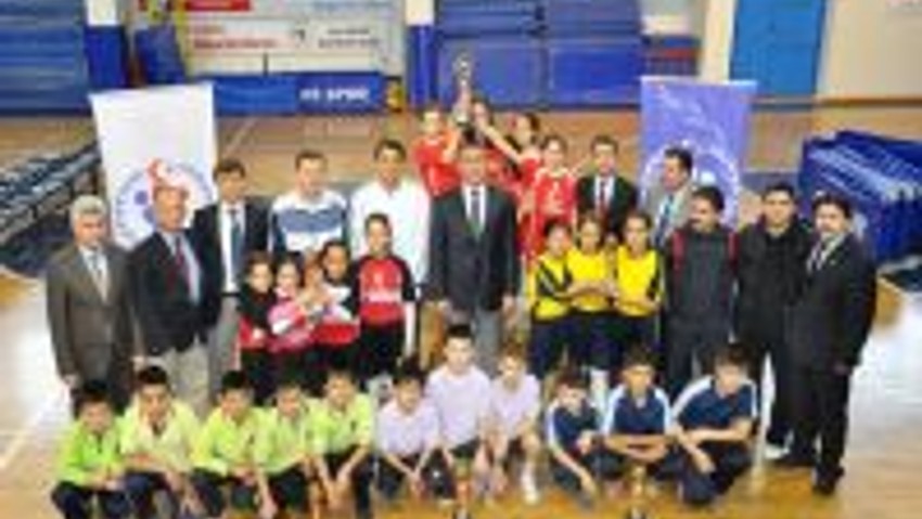 Masa Tenisinin Küçükleri Yarıştı