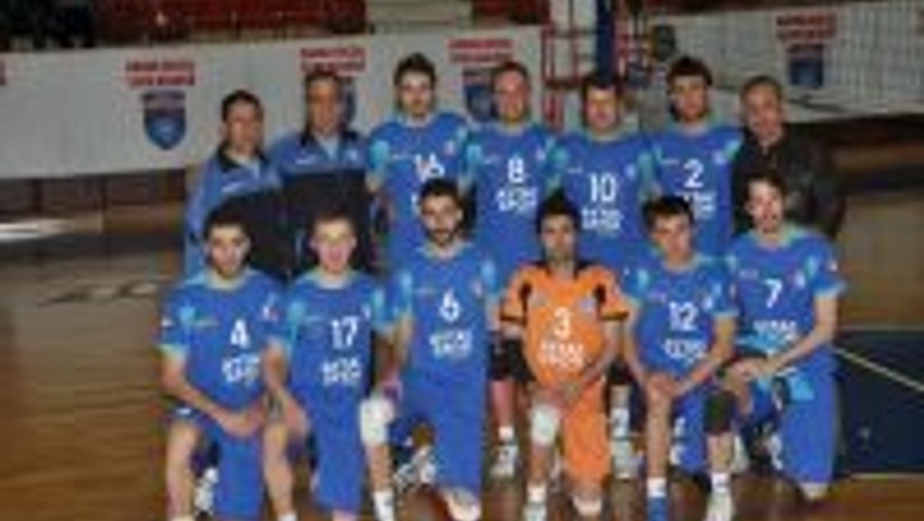 Adana Beyzaspor Voleybol takımı play-offa kaldı