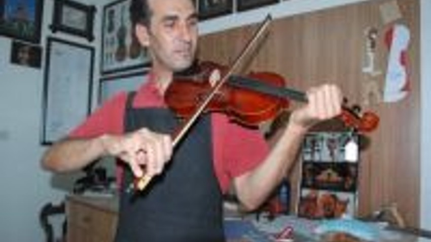Marangoz ustası dünyanın en iyi 10 kemanından birini yaptı
