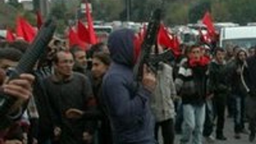 Hasan Ferit silahların gölgesinde defnedildi