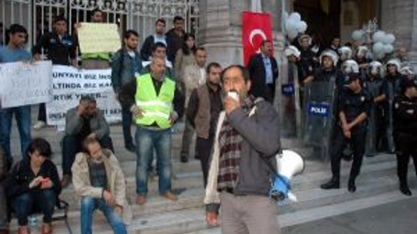 Pttnin Yıl Dönümü Kokteylinde İnşaat İşçileri Eylem Yaptı